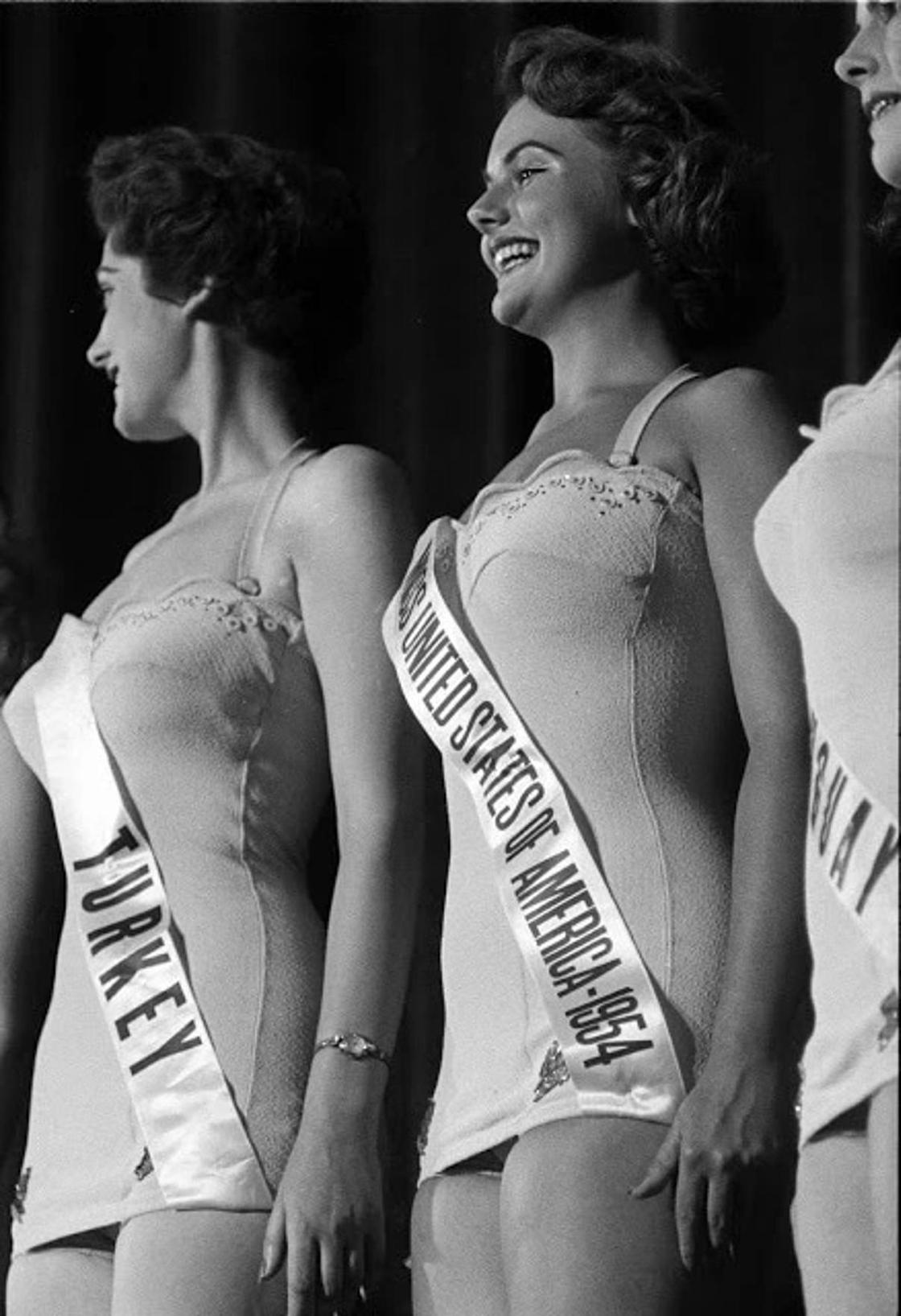 Что происходило за кулисами "Мисс Вселенная" 50-ых годов