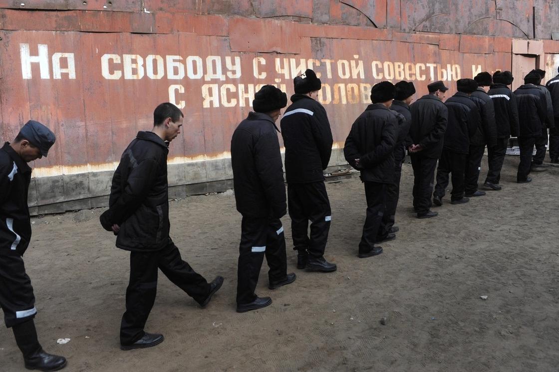 Пять тысяч осужденных за изнасилования и грабежи освободят в Казахстане