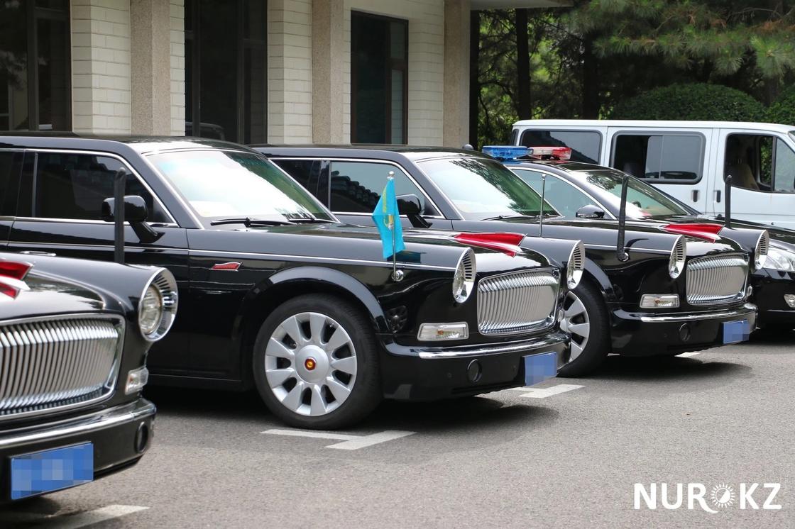 Шикарный китайский лимузин: на каком авто Назарбаев ездил по Пекину (фото)