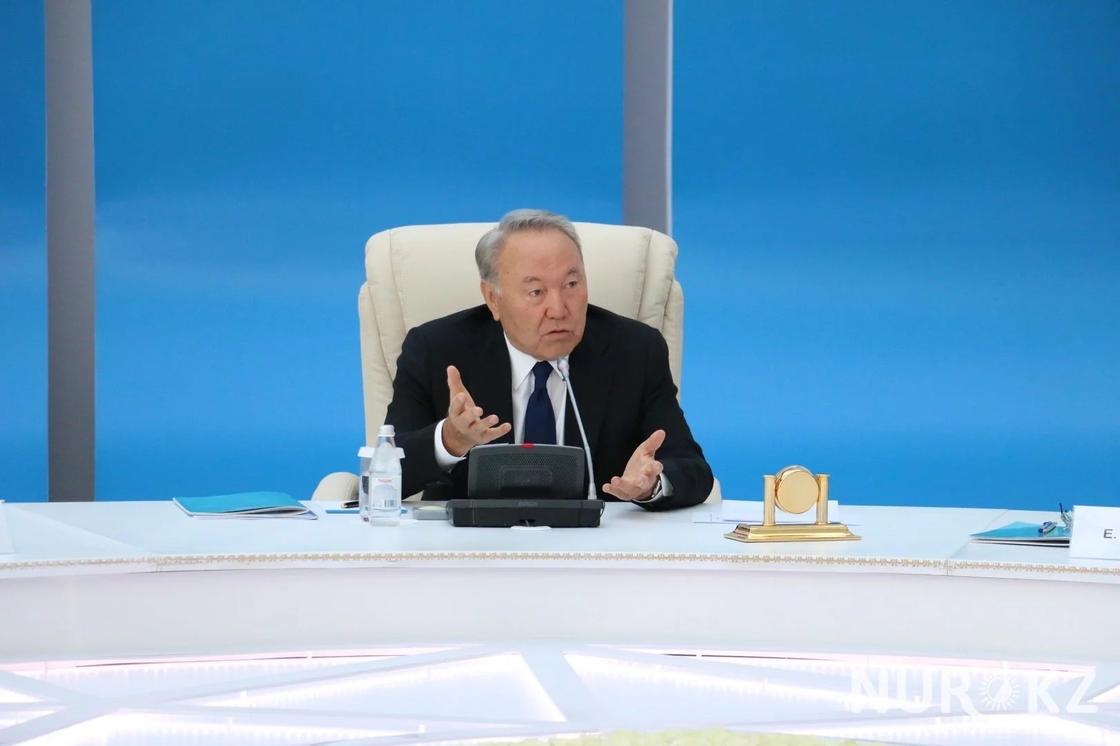 Назарбаев: У нас есть нефть, газ, золото – все есть, слава Богу