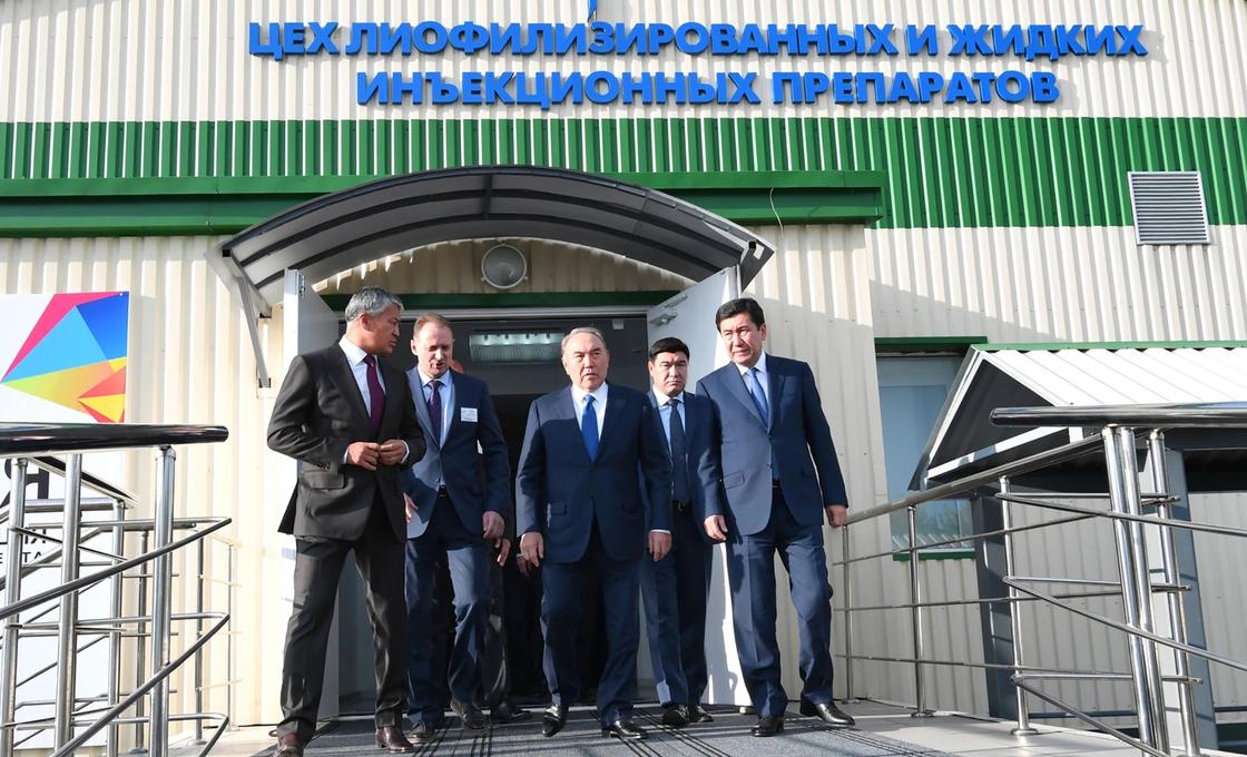Назарбаеву показали «Карагандинский фармацевтический комплекс»