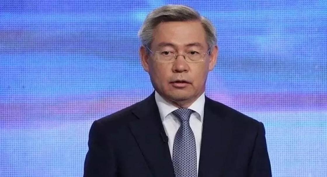 Назарбаев отстранил от должности заподозренного в хищении 140 млн тенге посла