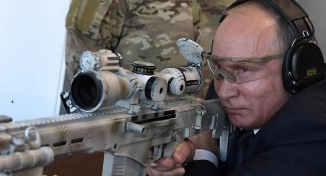 "Попал! Попал не все": Путин пострелял из новой снайперской винтовки