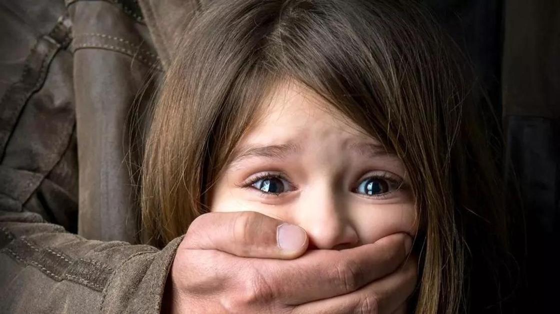 Многодетная мать пожаловалась на сексуальное насилие над малолетними детьми в Актау