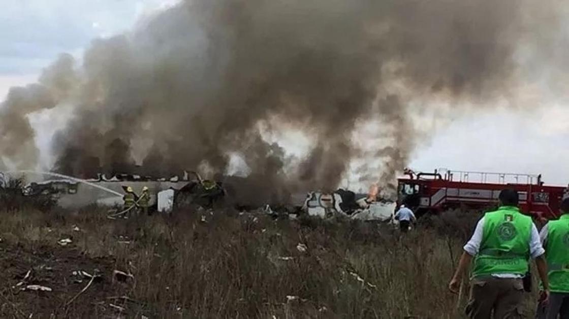 В Мексике при взлете разбился пассажирский самолет: все выжили