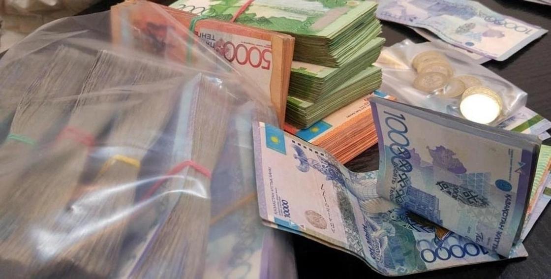 Военного прокурора оштрафовали на 12 млн тенге за взятку в 400 тысяч в Семее