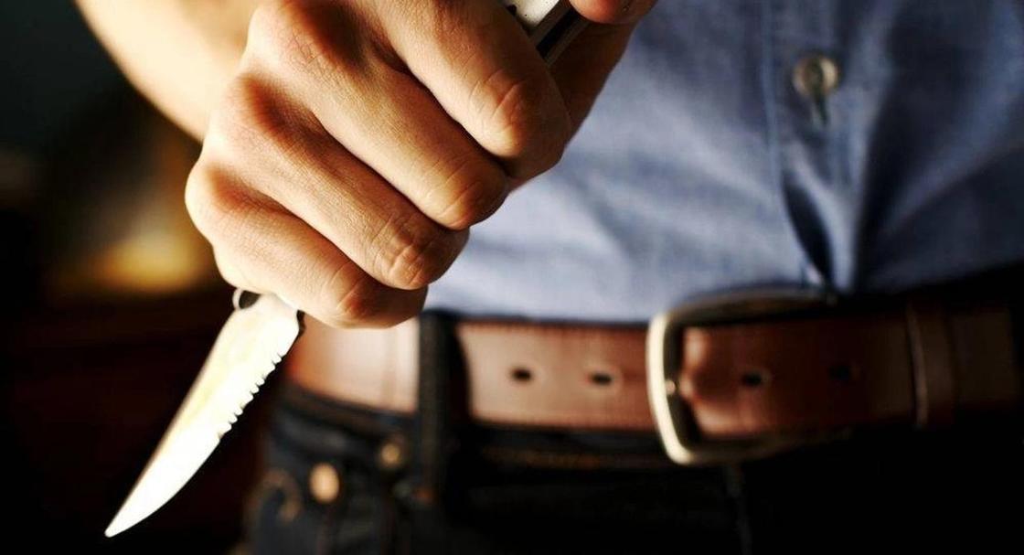 Мужчина пырнул ножом врача в поликлинике в Актобе
