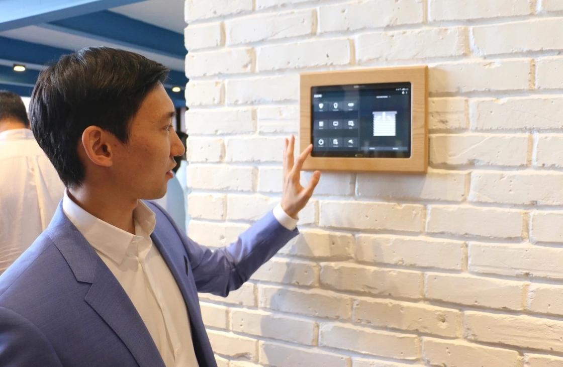 "Управление одной кнопкой": CNKZ представила в Астане первый умный офис