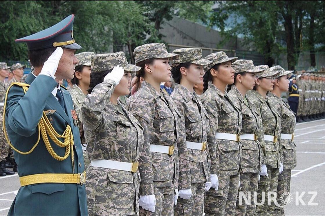 04.08 "Мы – ухоженные и утонченные": девушка-военный о женщинах на службе