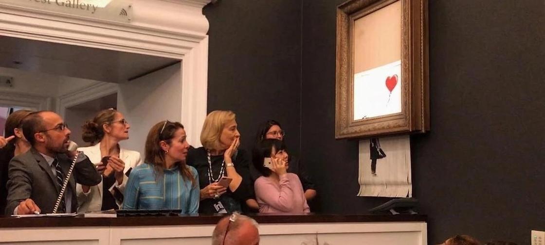 Картина Бэнкси самоуничтожилась прямо на аукционе (фото, видео)