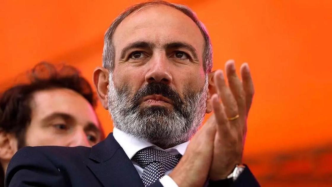 Пашинян собирается уйти с поста премьер-министра Армении