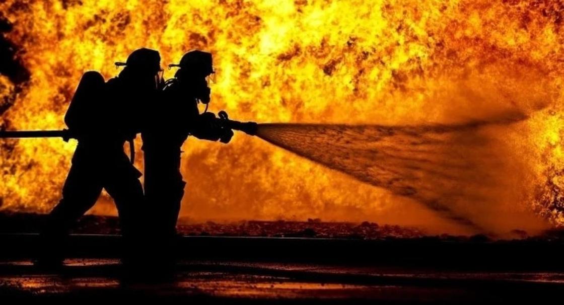 В Казахстане растет число пожаров на фоне снижения финансирования служб пожаротушения