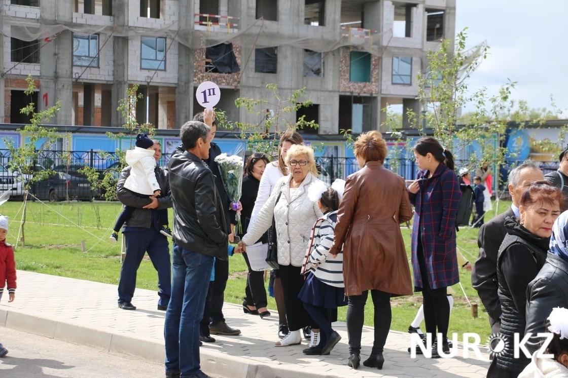 Назарбаев сходил в школу на 1 сентября с шейхом Катара (фото)