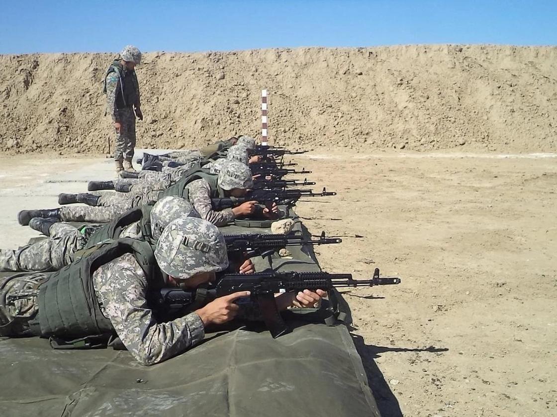 В Вооруженных Силах Казахстана проходят боевые стрельбы взводов