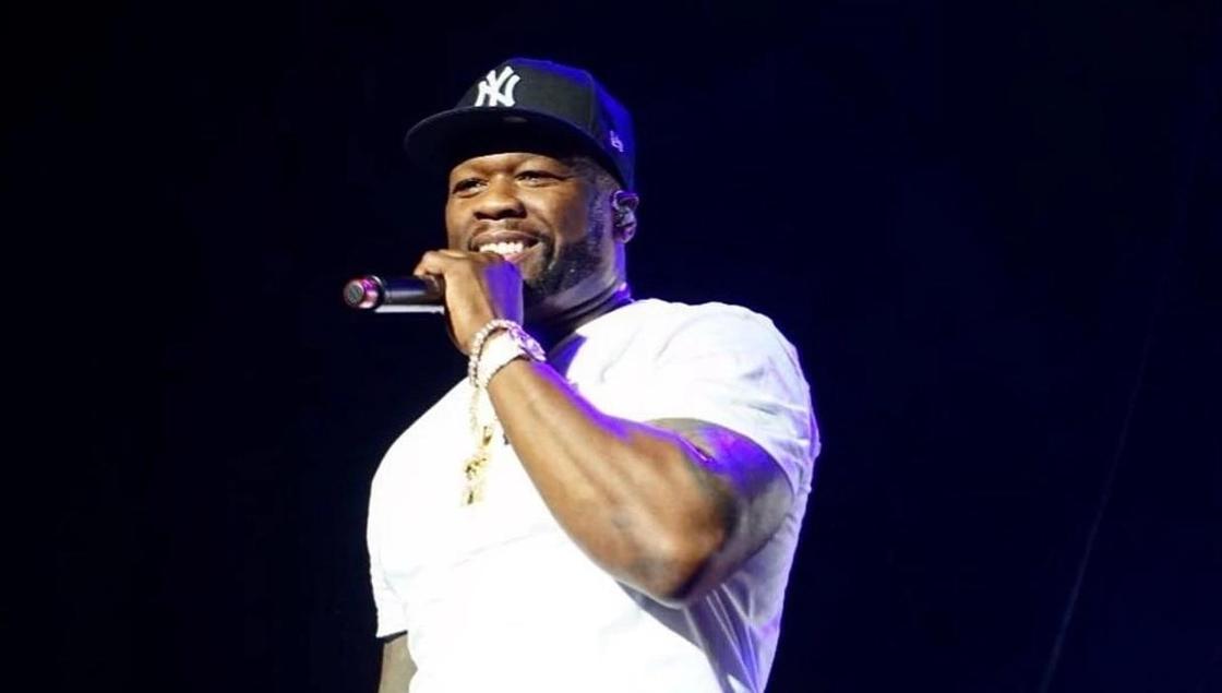 Рэпер 50 Cent назвал Нурмагомедова дураком в дешевом костюме