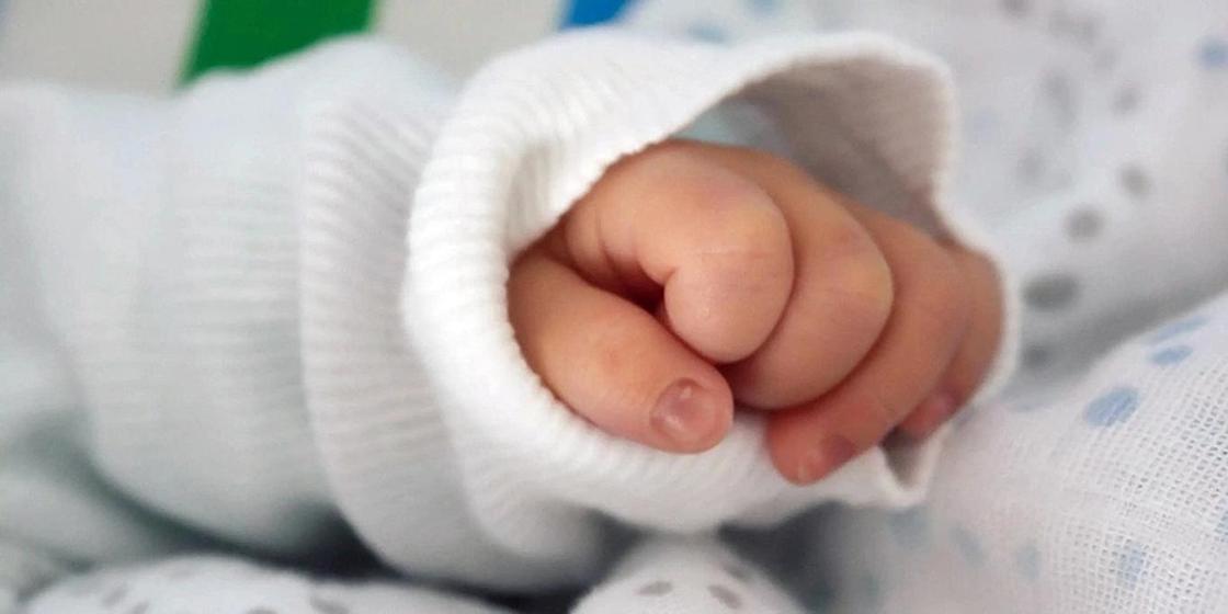 Пьющих родителей оштрафовали за новорожденную, которую забрали органы опеки в Экибастузе