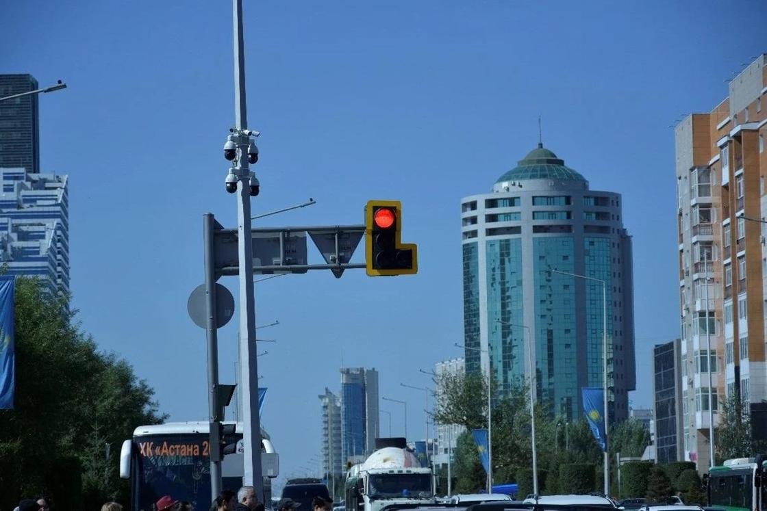 Как оплатить проезд кнопочным телефоном, рассказали в «Astana LRT»