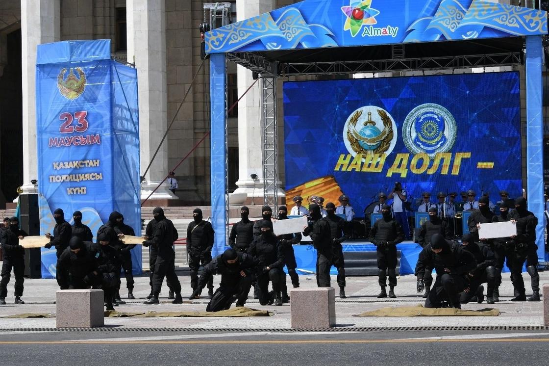 Мадина Садвакасова, Али Окапов, Беркут: грандиозный концерт устроили для полицейских Алматы