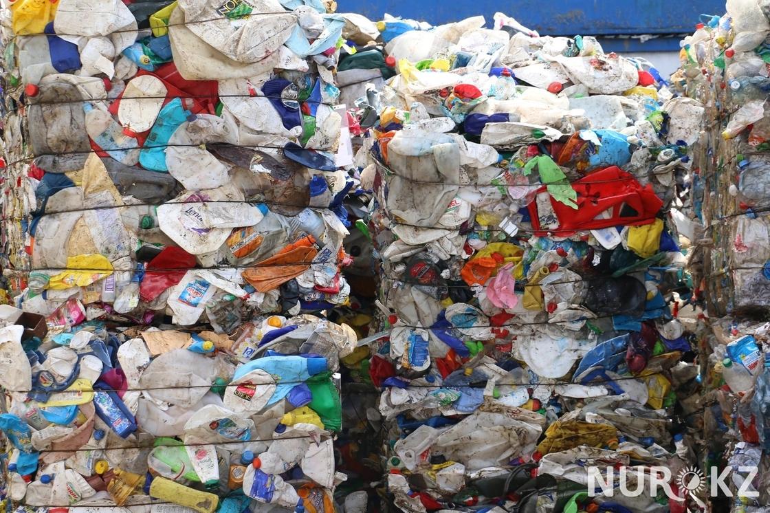Главная помойка Астаны: Что делают на свалке с мусором астанчан (фото)