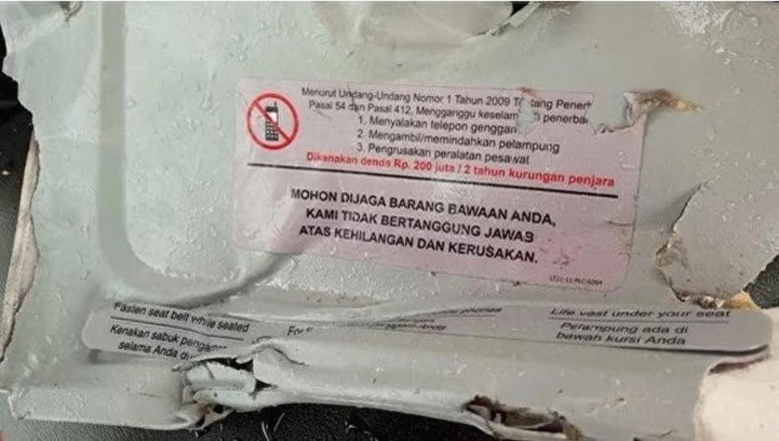 Нашли фюзеляж разбившегося самолета в Индонезии