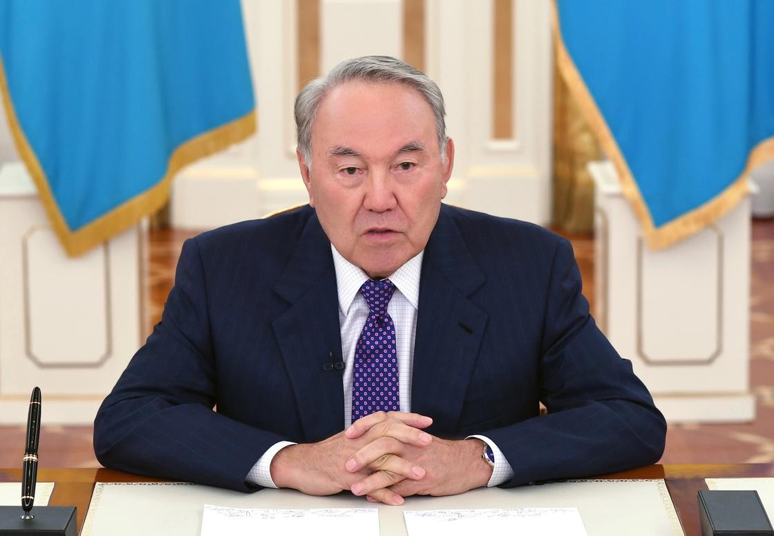 Назарбаев публично подписал указ о придании Шымкенту республиканского статуса