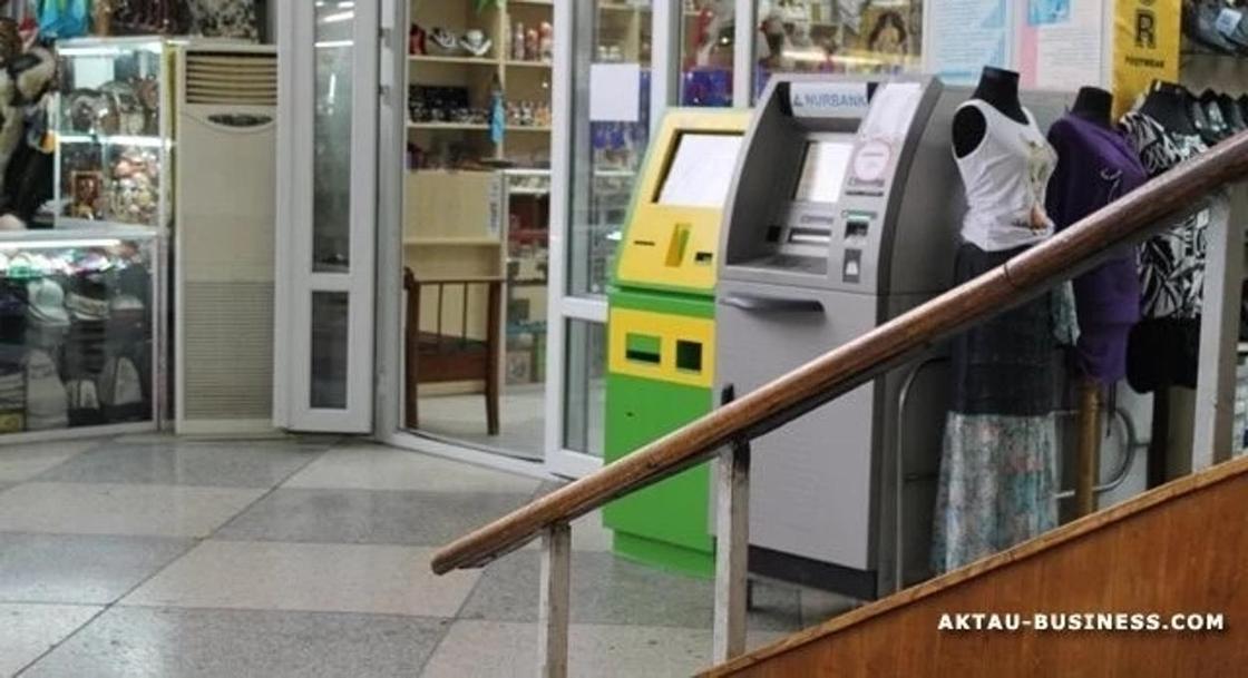 Владельцам магазинов грозит уголовная ответственность за "желто-зеленые" автоматы