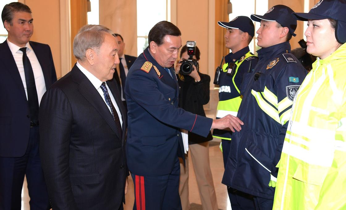 Касымов показал Назарбаеву новую форму полицейских (фото, видео)