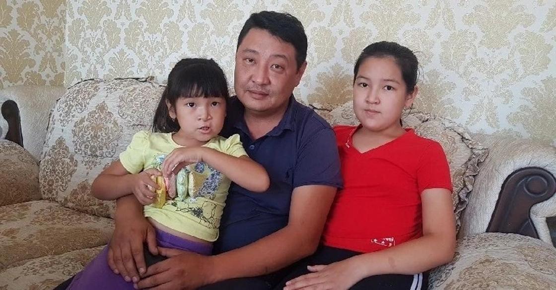 "Собрала вещи и ушла": отцы-одиночки из Алматинской области рассказали, как их бросили жены