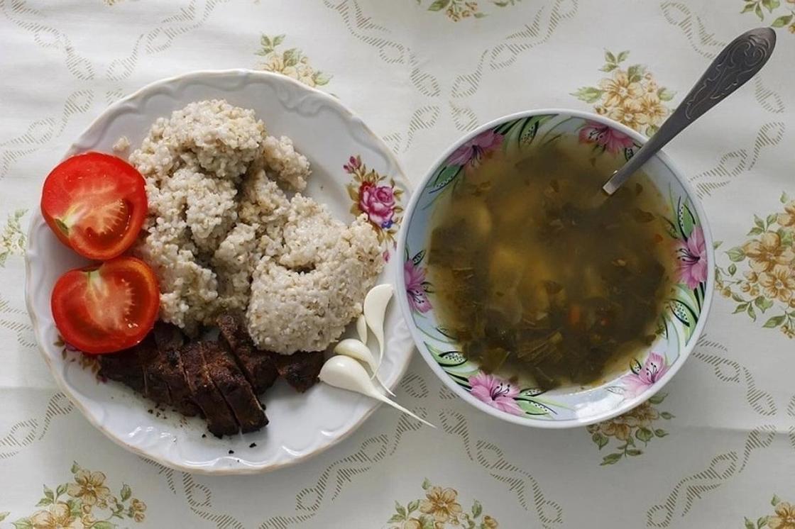 Обед за 545 тенге: что едят дети в школьных столовых Казахстана
