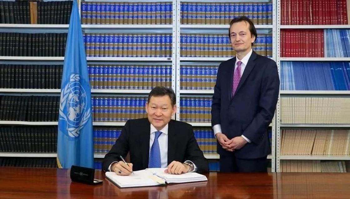 Казахстан подписал договор о запрещении ядерного оружия