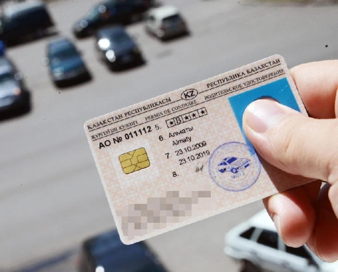 Полицейским могут разрешить лишать казахстанцев водительских прав без суда