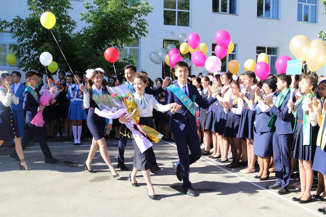 В школах Кызылорды прозвенел последний звонок