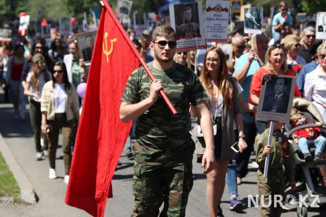 "Это наша сила": 120 тыс. человек пришли на "Бессмертный полк" в Алматы (фото)
