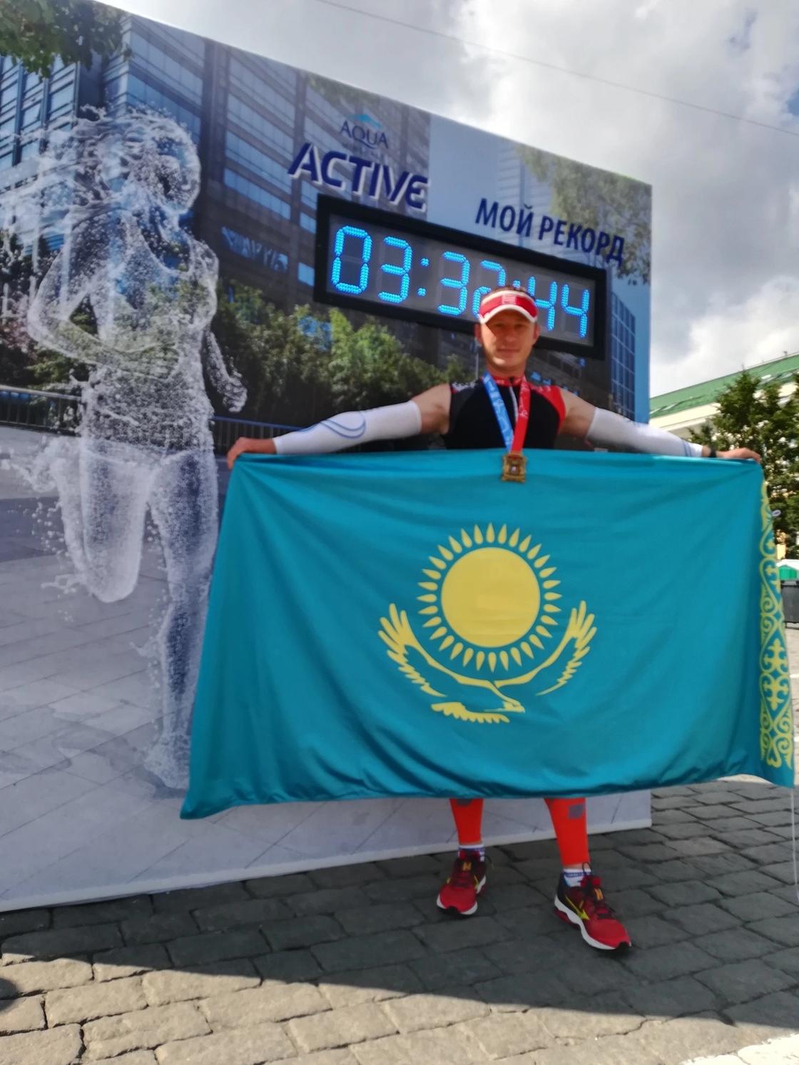 Паролимпиец из Казахстана успешно пробежал марафон в Екатеринбурге