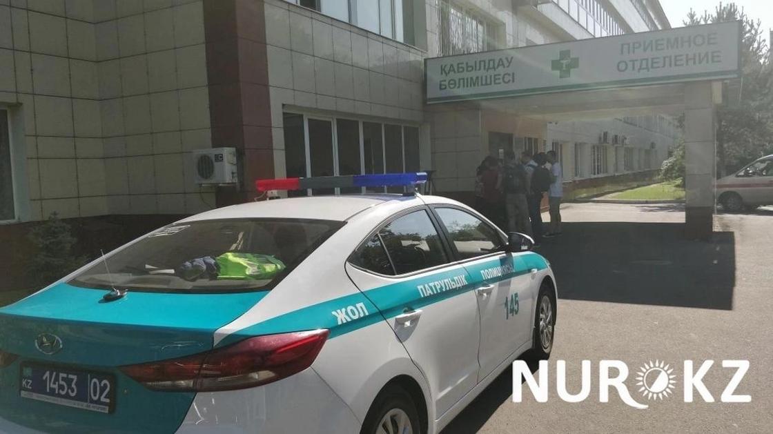 Что происходит в больнице, где оперируют Дениса Тена (фото, видео)