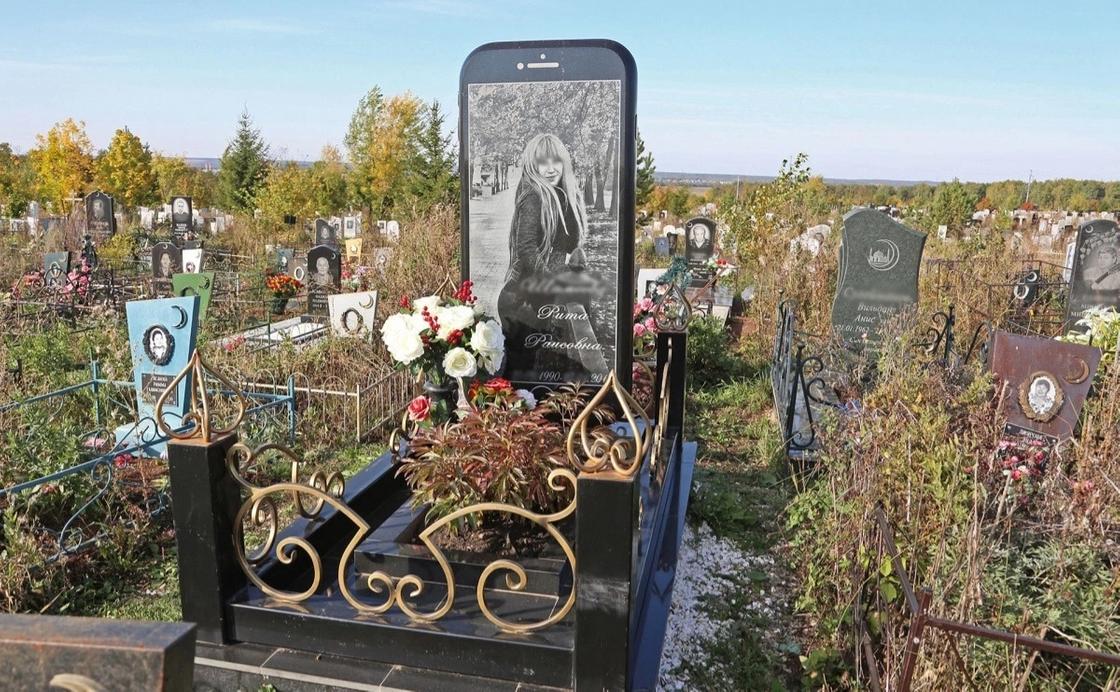 Гранитный iPhone 6 установили на могиле девушки (фото)