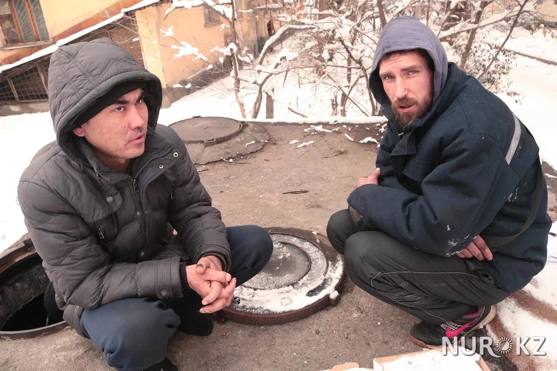 «Сифон и Борода»: Алматинские бомжи живут в «коттедже» в элитном районе города