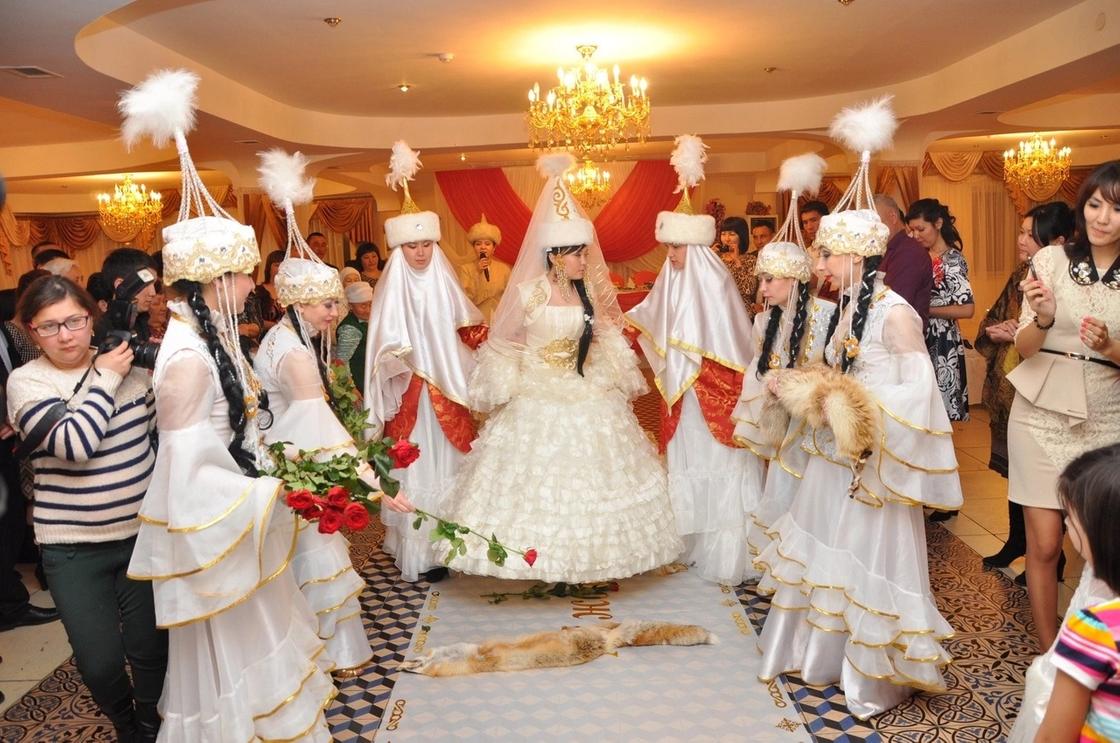 Инкаль вместо беша и дневные свадьбы: чем отличаются российские казахи
