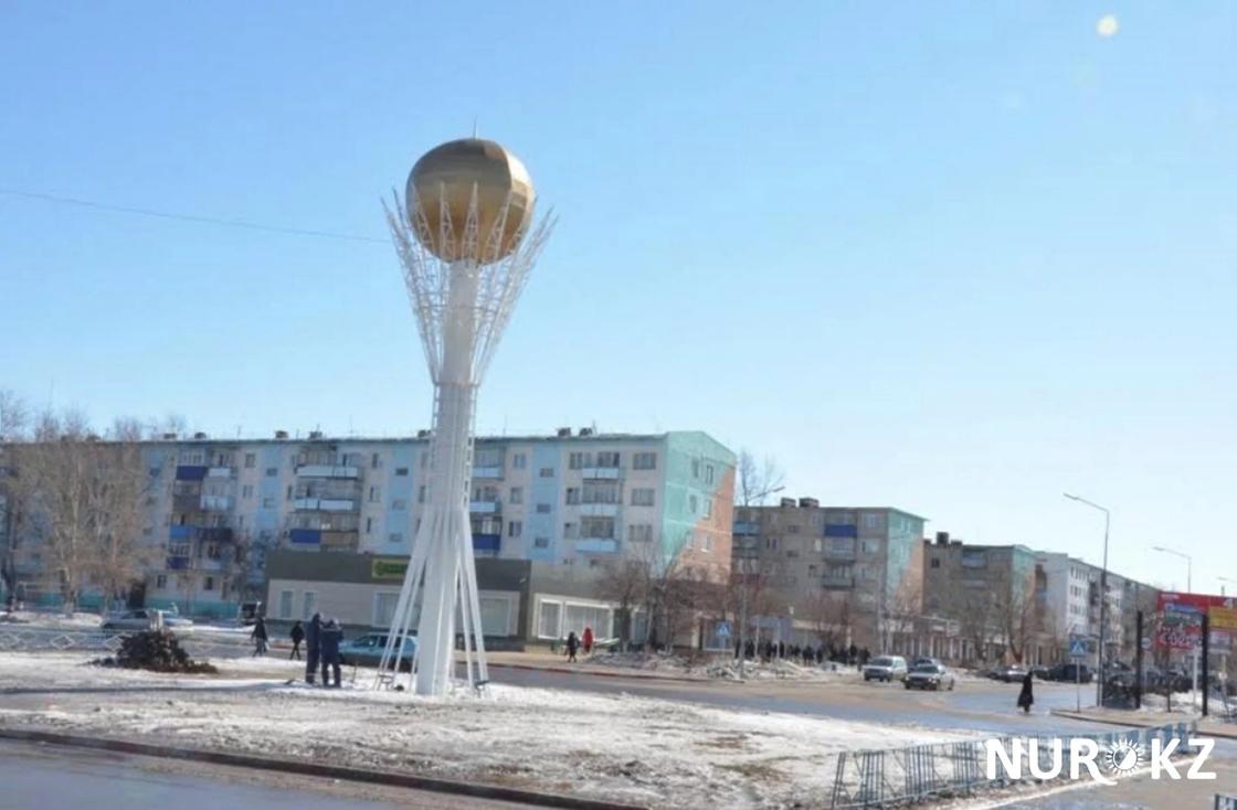 15-метровый Байтерек появился в Лисаковске (фото)