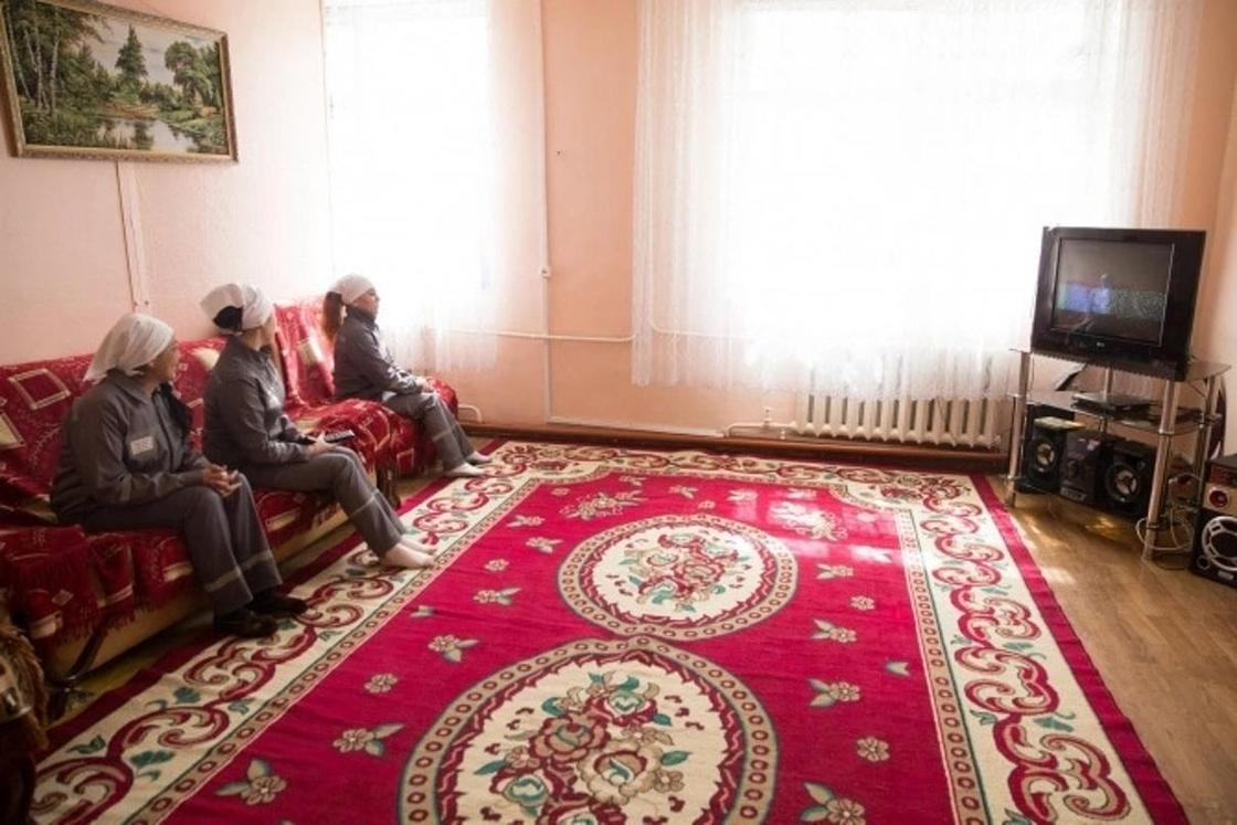 «Я убила отчима преднамеренно»: казахстанка рассказала о жизни за решеткой с 16 лет