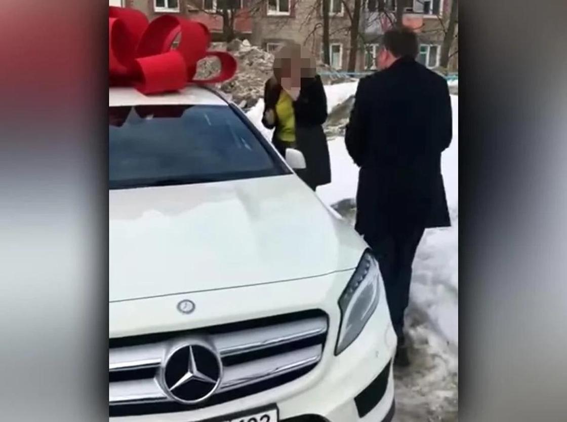 Полицейский подарил жене Mercedes за 15 млн тенге и попал в СИЗО