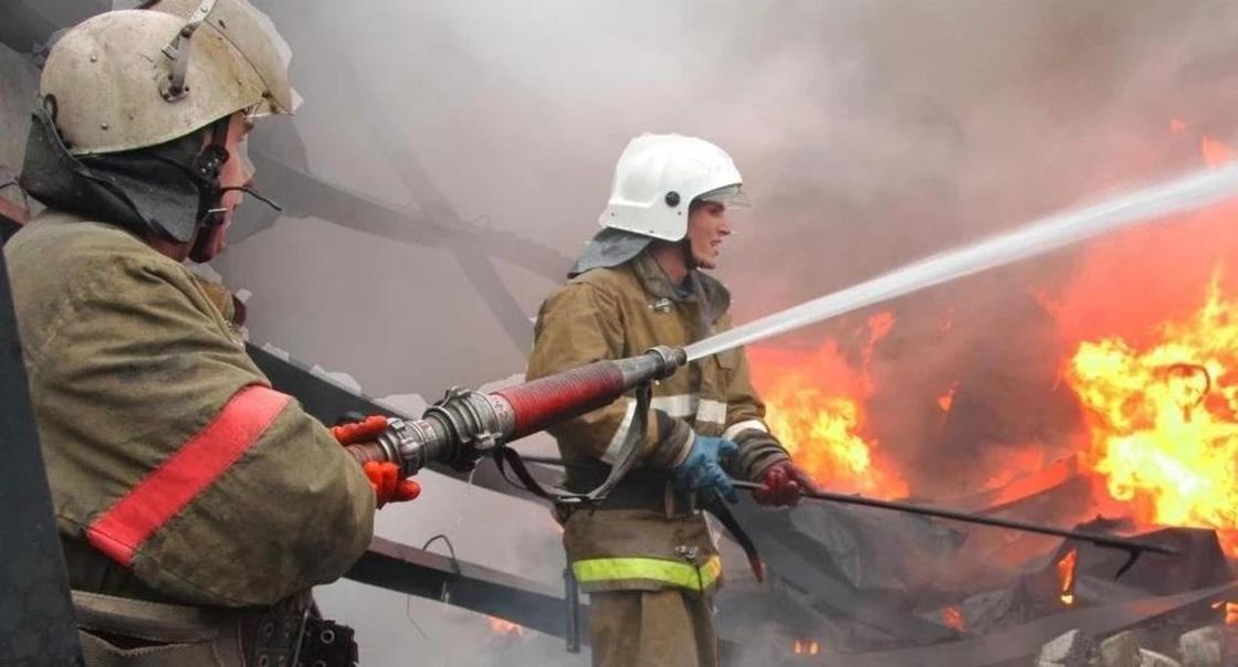 Складские помещения горели в Алматы