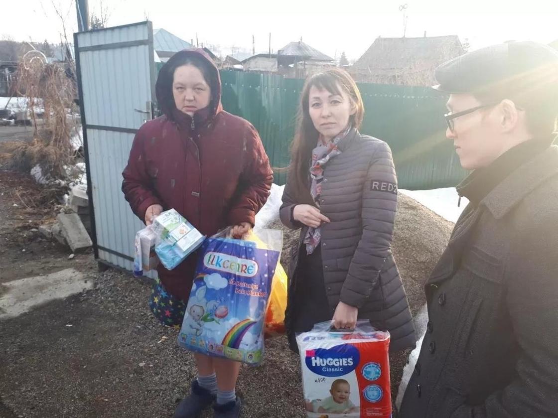 Вещи и обувь для земляков из подтопленных районов собирают в ВКО (фото) Вещи и обувь для земляков из подтопленных районов собирают в ВКО (фото)