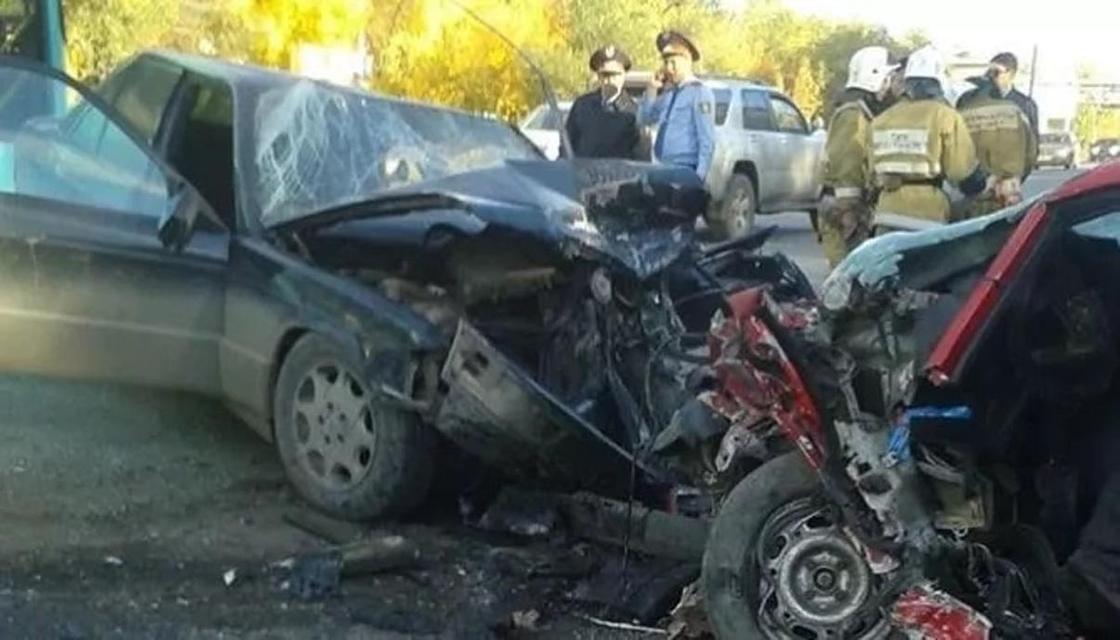 Два человека погибли, еще трое в больнице после жуткого ДТП в Караганде Два человека погибли, еще трое в больнице после жуткого ДТП в Караганде
