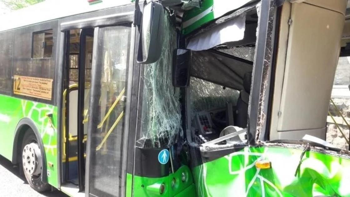 Лобовое столкновение автобусов в Алматы: пострадавшие получат компенсацию