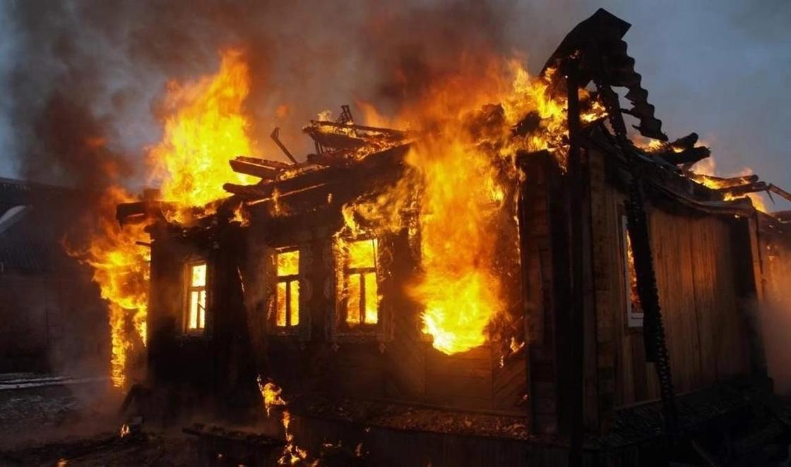 Два мужчины и ребенок погибли при пожаре в Караганде
