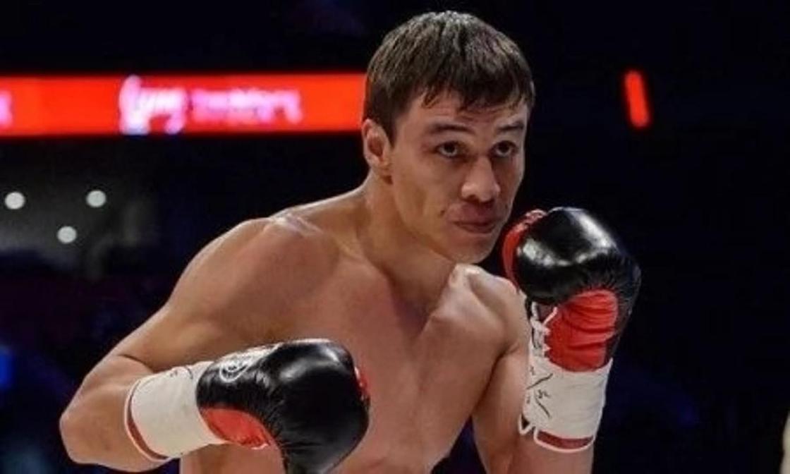 Казахстанский боксер Батыр Джукембаев отправил соперника в нокаут за 35 секунд