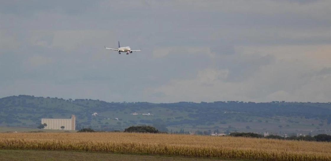 Опубликовано видео аварийной посадки самолета Air Astana в Португалии