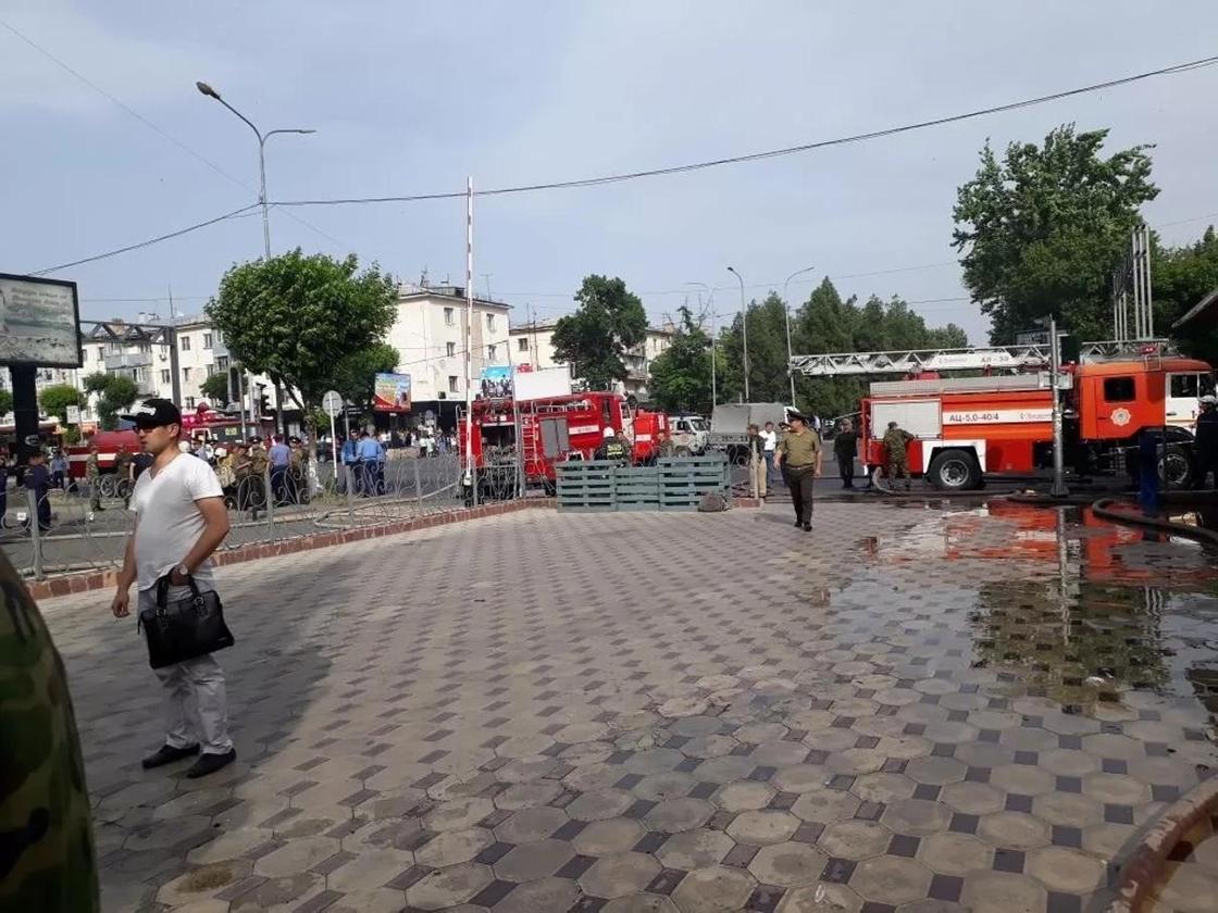 Элитное кафе загорелось в Шымкенте (фото, видео)