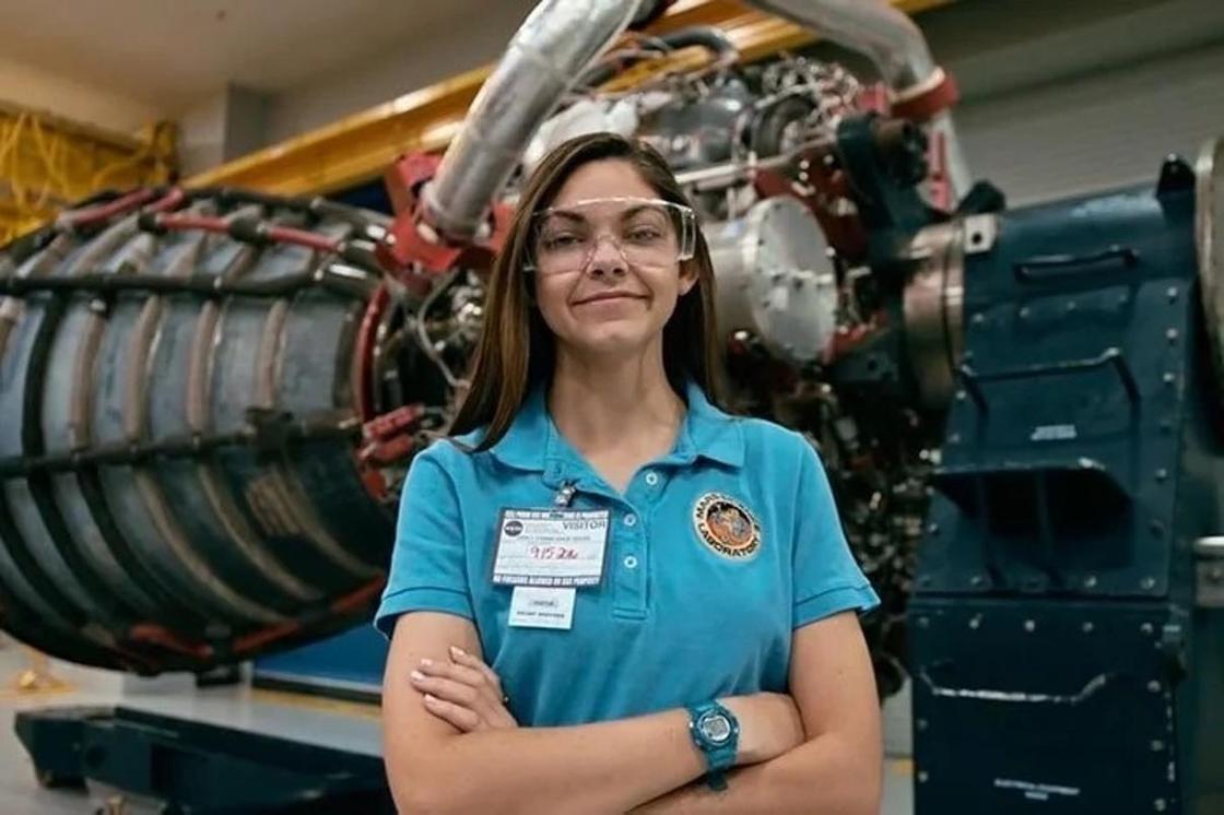 Алисса Карсон - девушка, которая собирается полететь на Марс